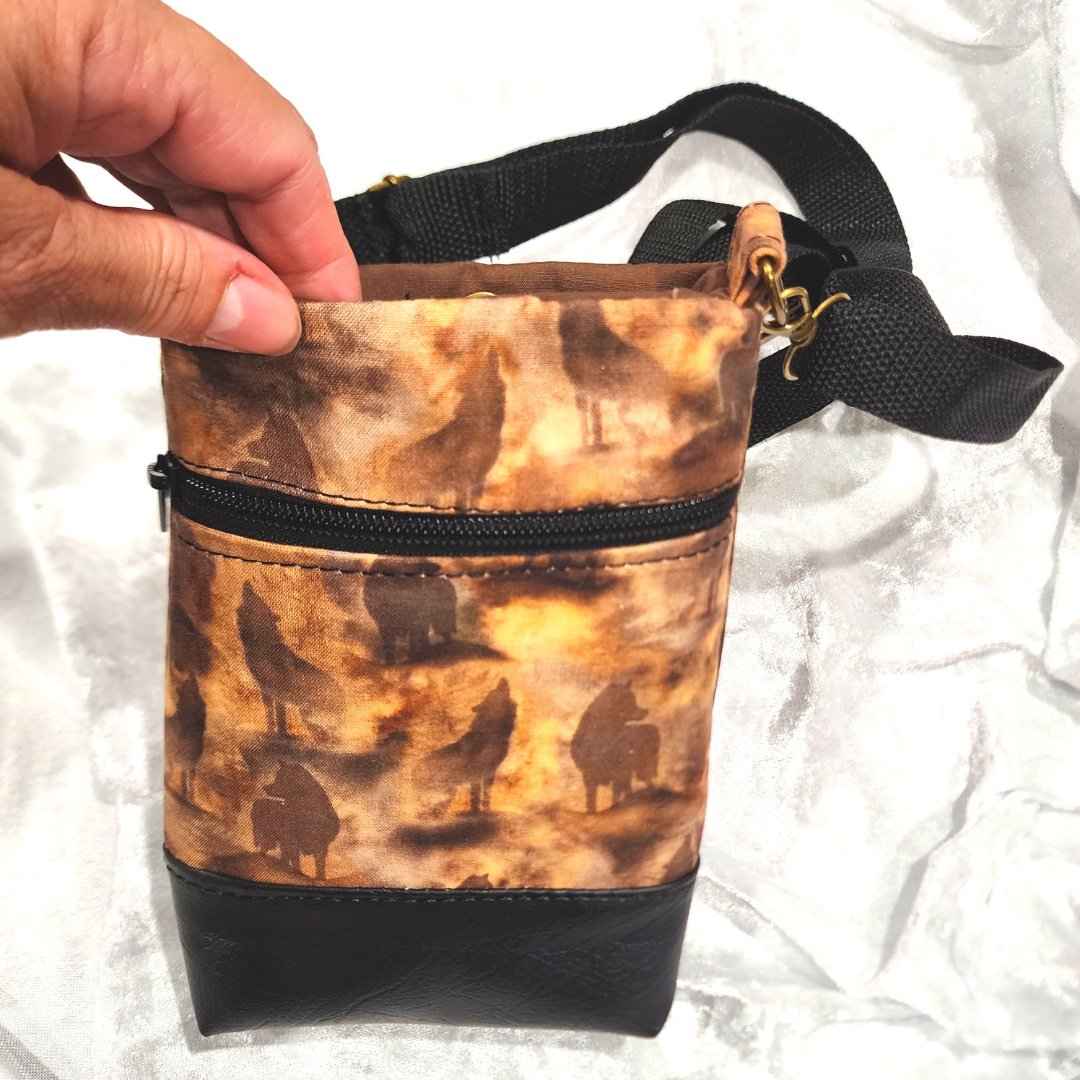 Howling Wolf Glitz Phone Bag