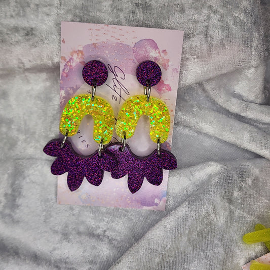 Arched Daisy #5 Dangle Earrings